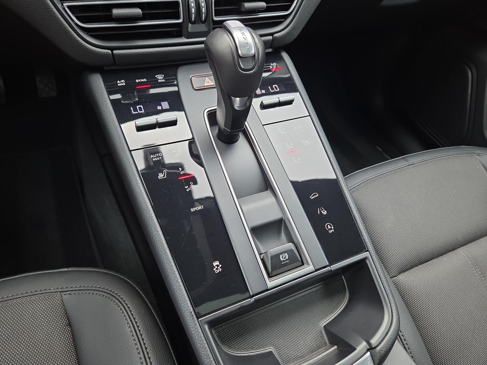 2025 Porsche Macan Base - Photo 22