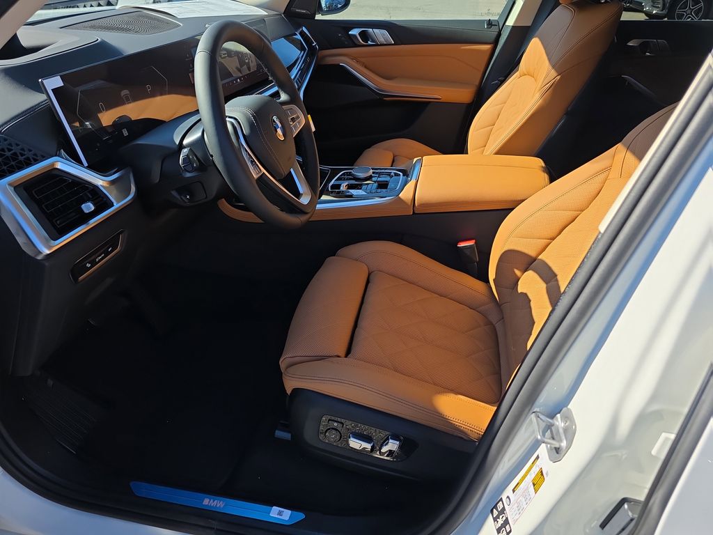 2026 BMW X7 40i's photo