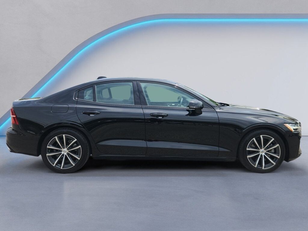 Used 2022 Volvo S60 B5 AWD Momentum Sedan