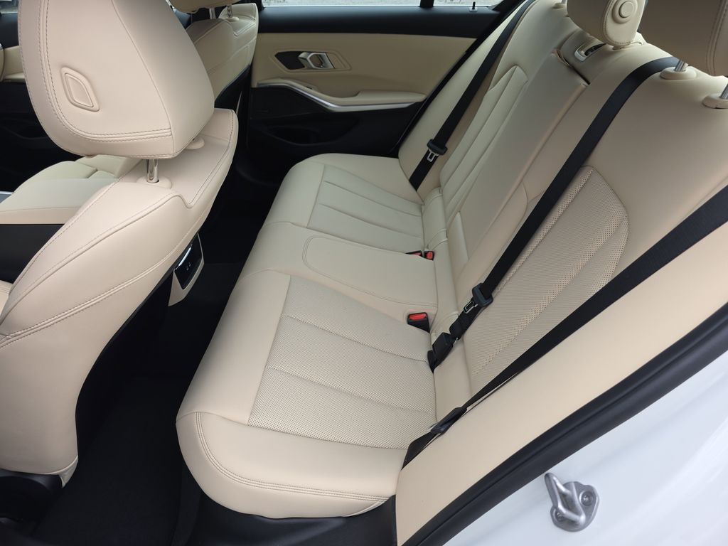 2026 BMW 3 Series 330i - Photo 10