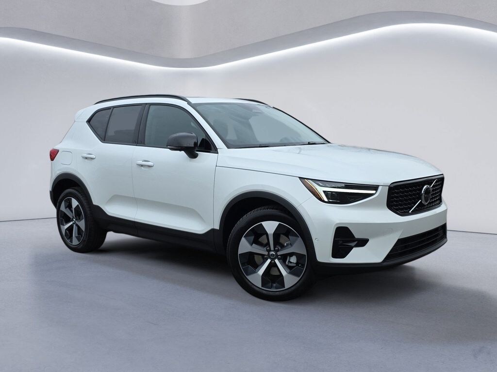 Used 2026 Volvo XC40 B5 Plus SUV