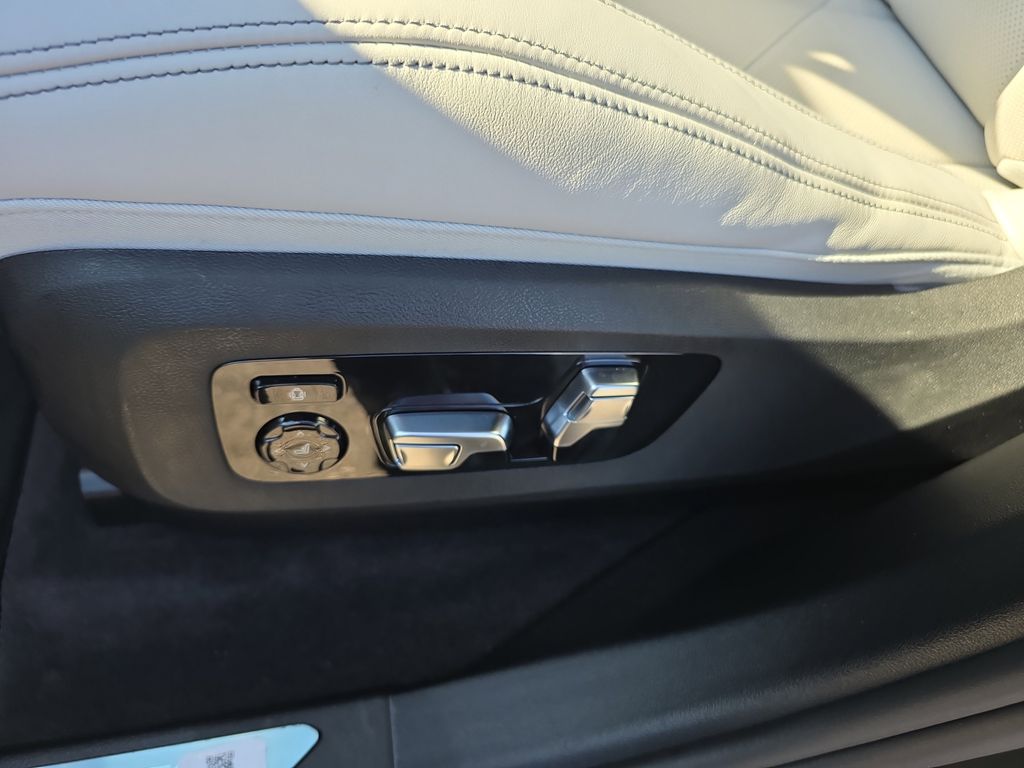 2026 BMW XM Base - Photo 13