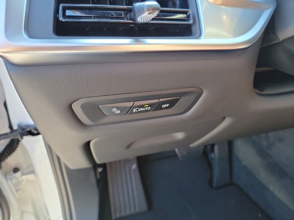 2026 BMW X5 50e - Photo 11