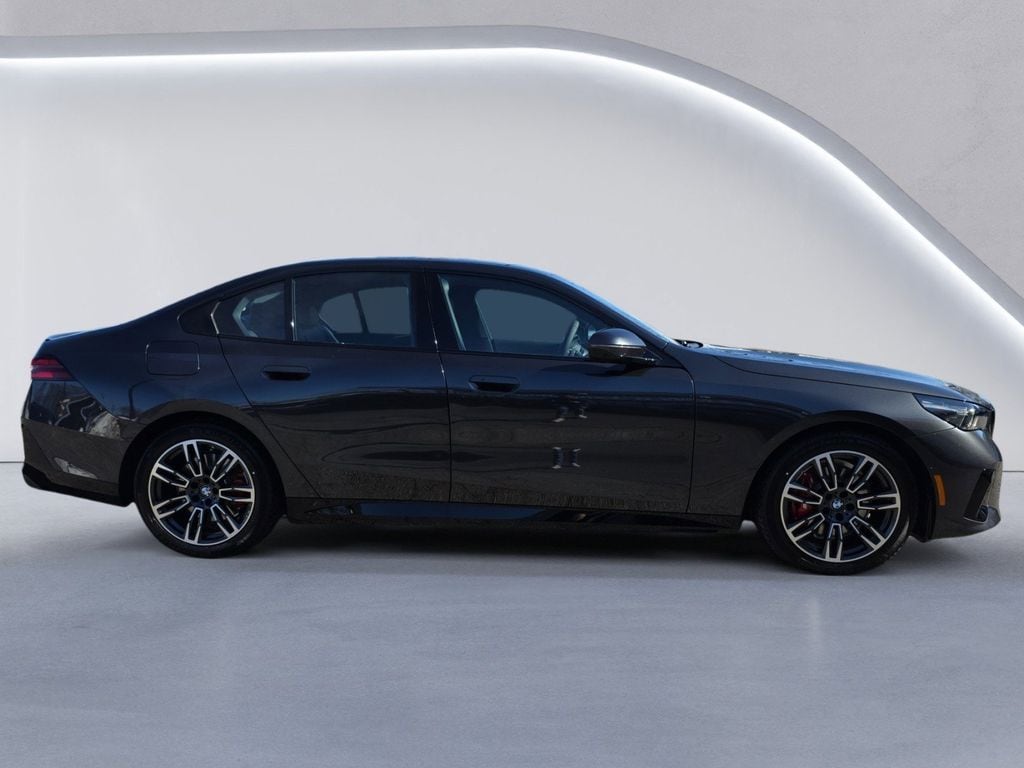 New 2026 BMW 530i xDrive Sedan