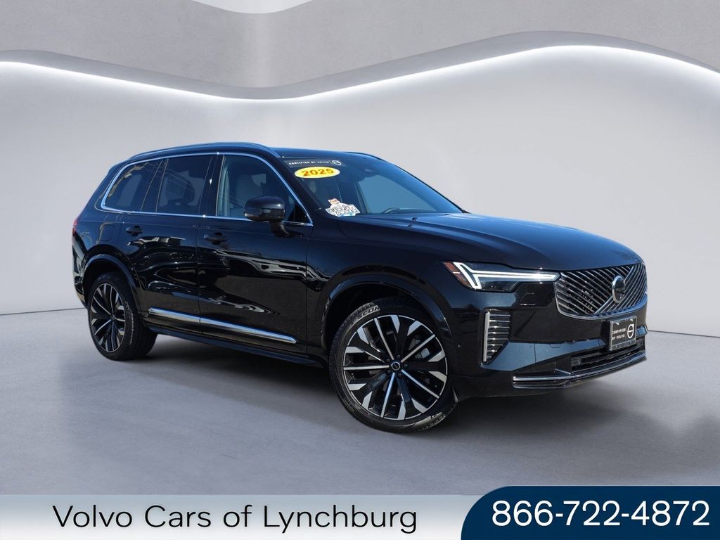 2025 Volvo XC90 Plus's photo