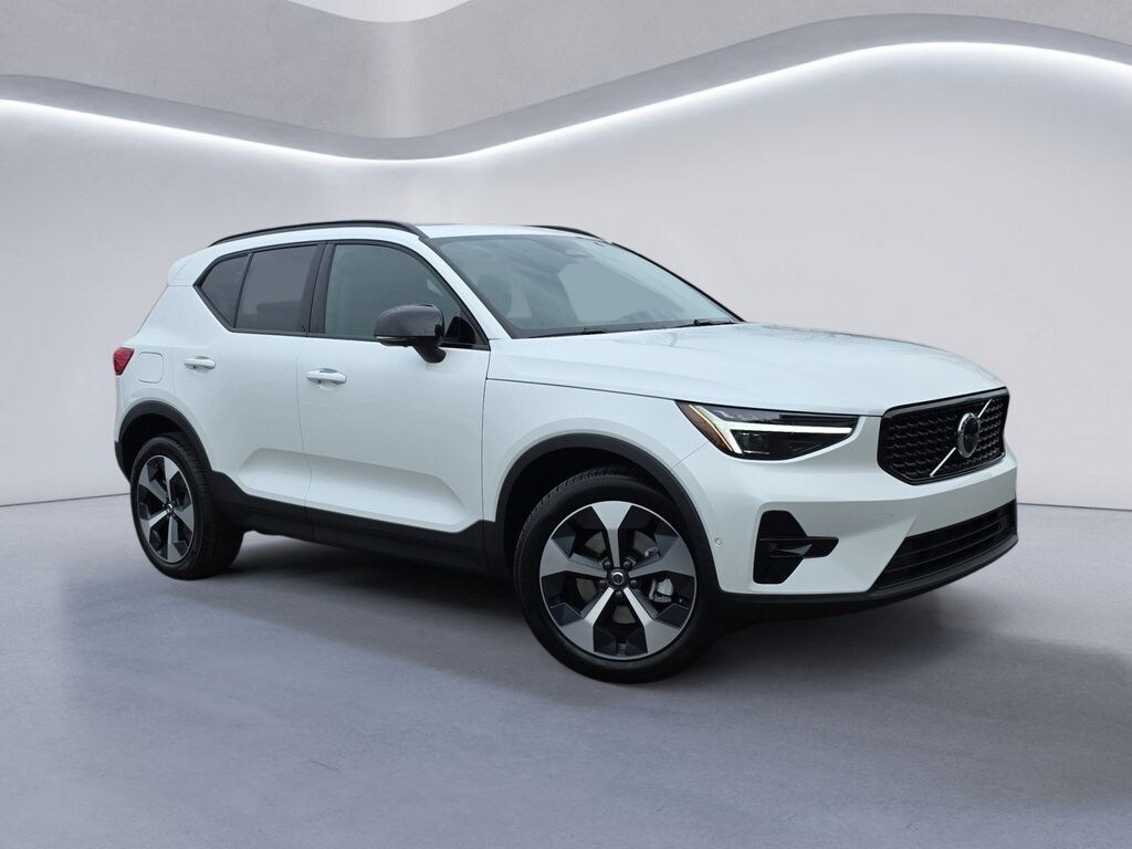 Used 2026 Volvo XC40 B5 Plus SUV