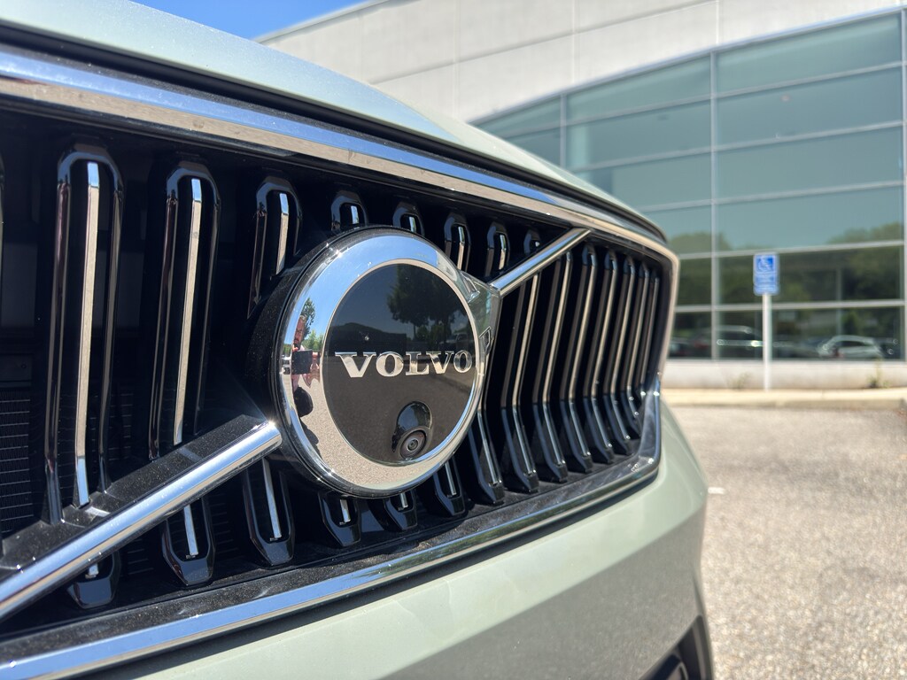 Used 2025 Volvo XC40 B5 Ultra Bright Theme SUV