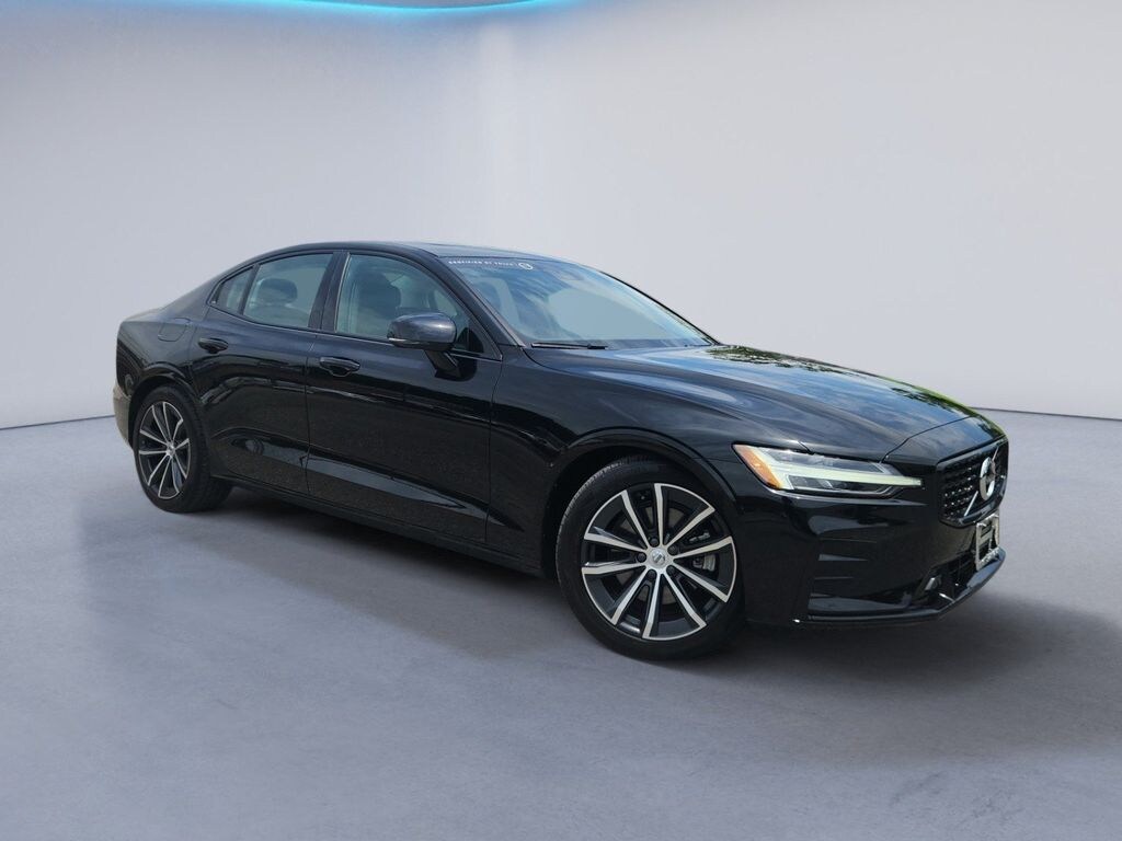 Used 2022 Volvo S60 B5 AWD Momentum Sedan
