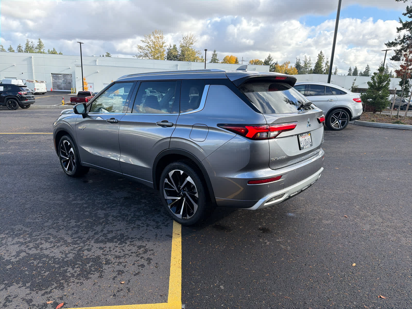2023 Mitsubishi Outlander PHEV SEL photo 2