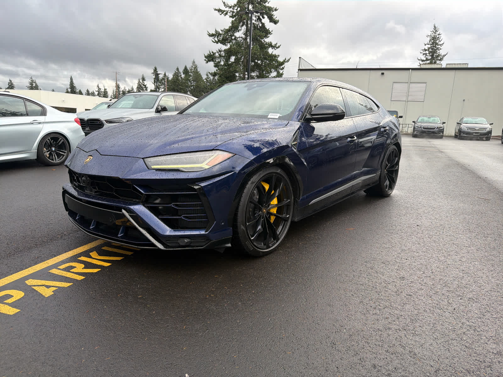 2019 Lamborghini Urus photo 2