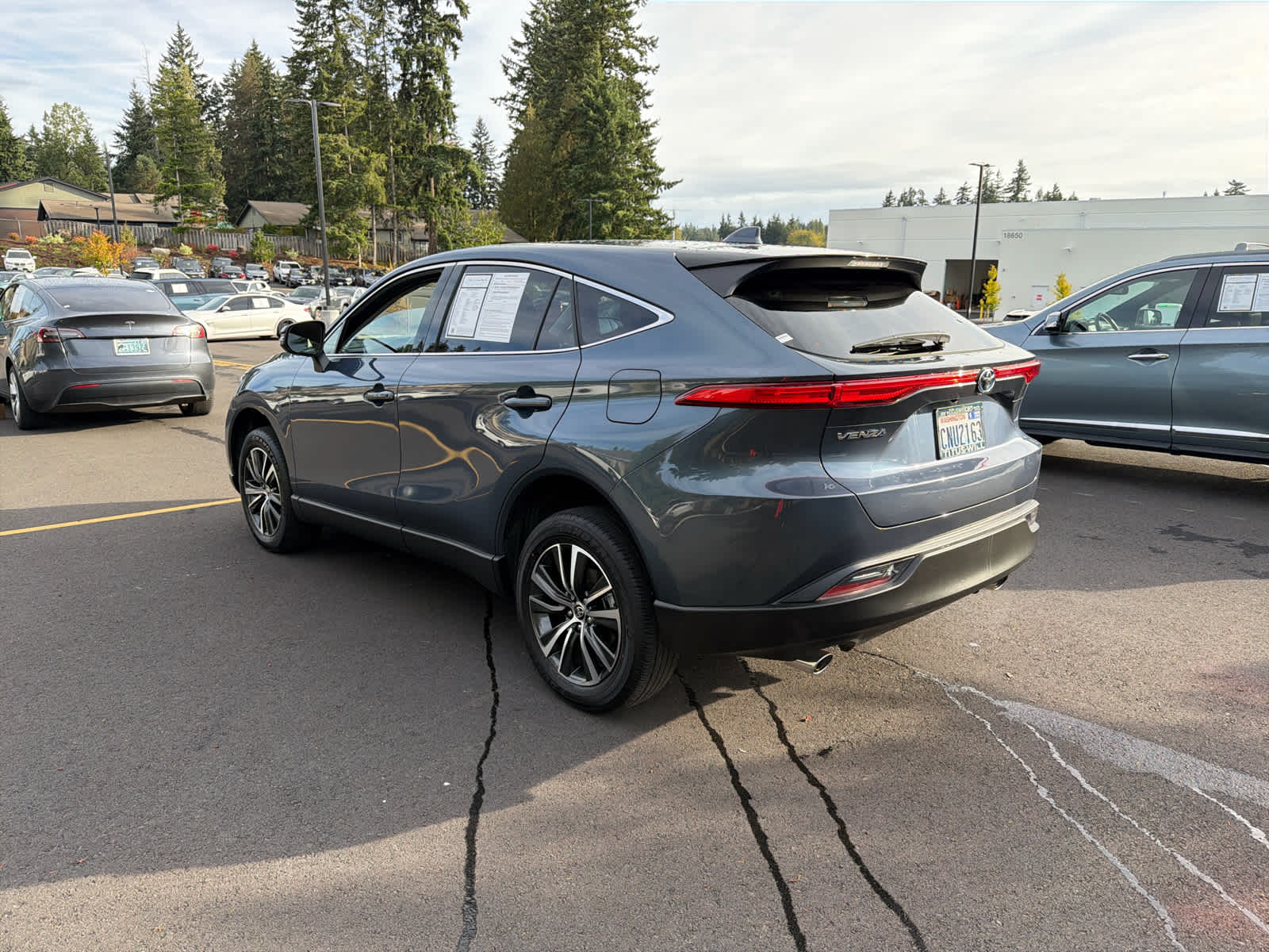 2024 Toyota Venza LE photo 3