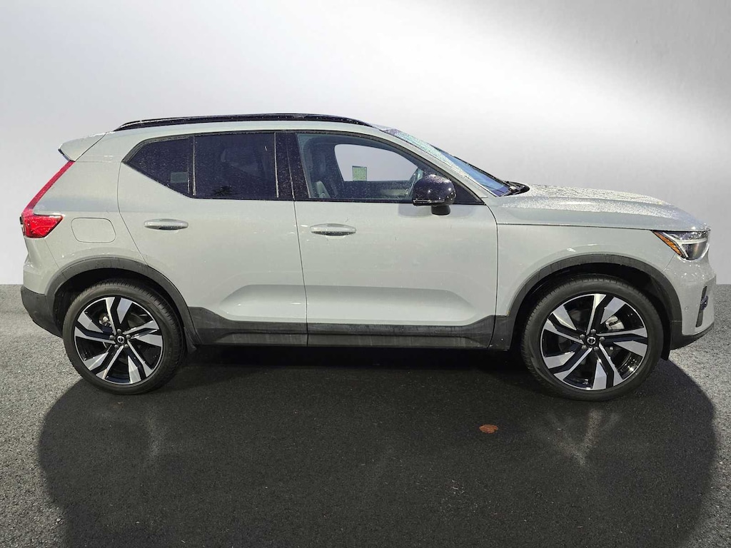 Used 2024 Volvo XC40 B5 Plus Dark SUV