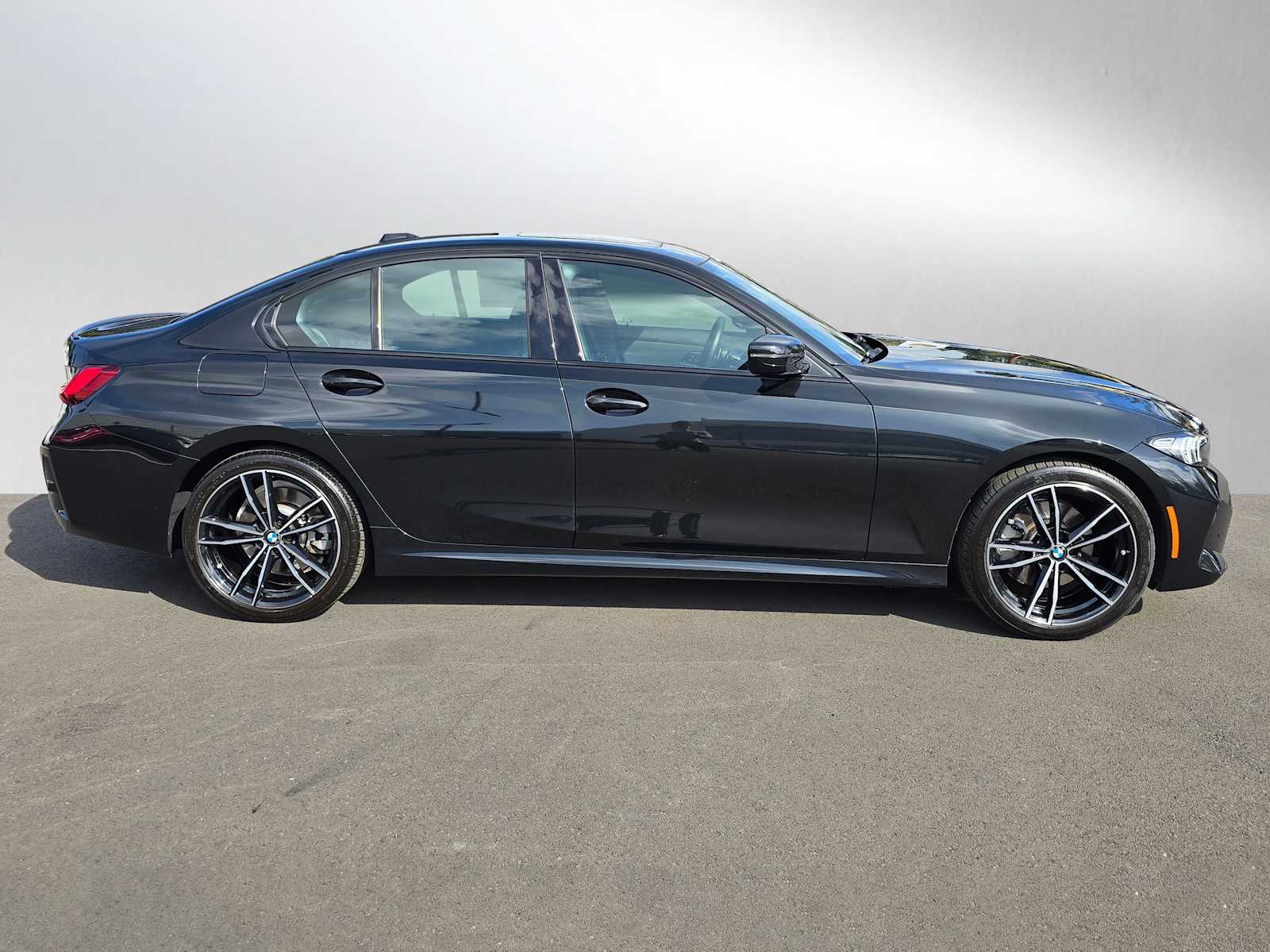 2024 Bmw 330i xDrive Sedan photo 2
