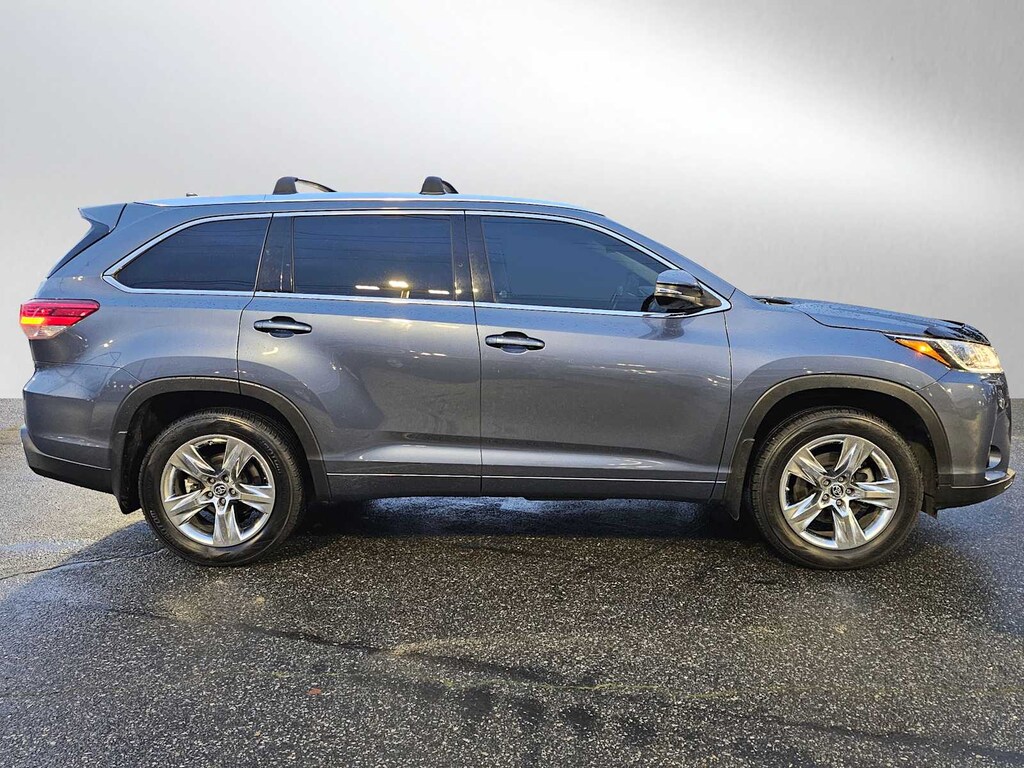 Used 2018 Toyota Highlander Limited V6 SUV