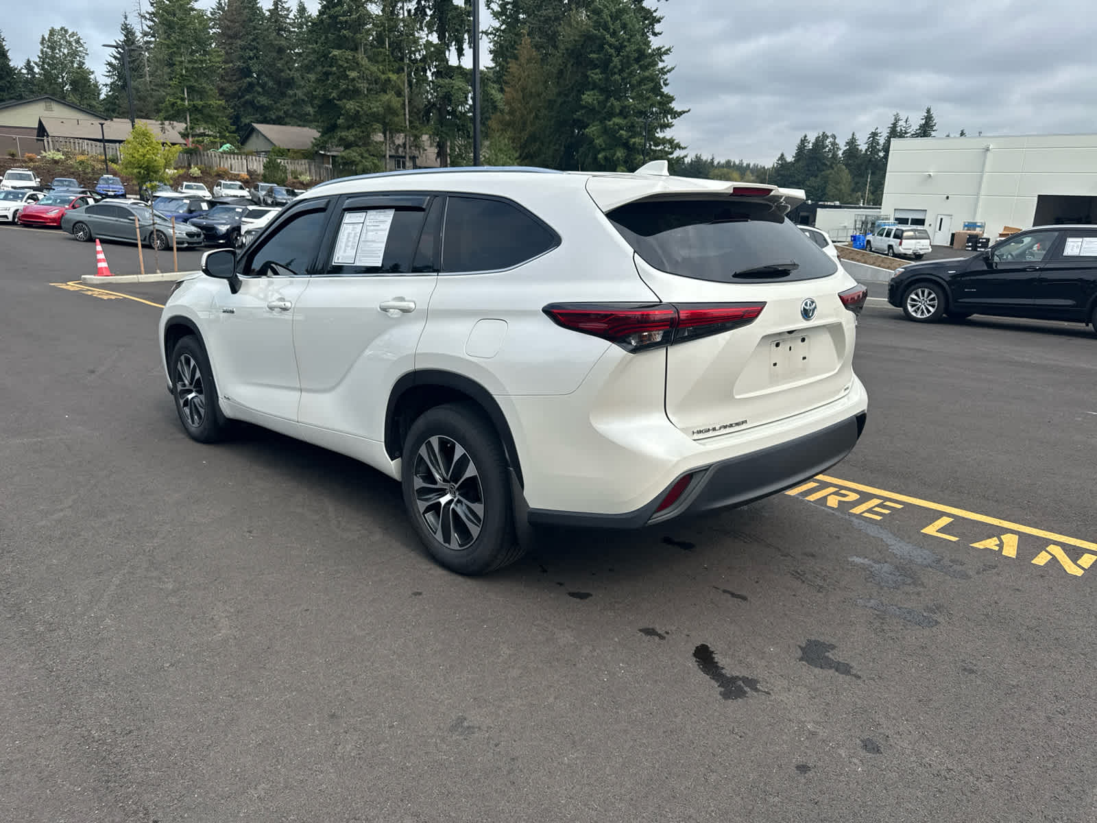 2021 Toyota Highlander Hybrid XLE photo 2