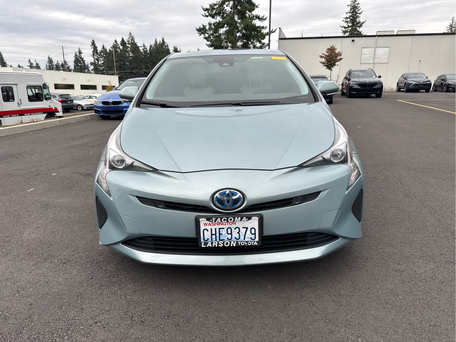2017 Toyota Prius Four photo 2