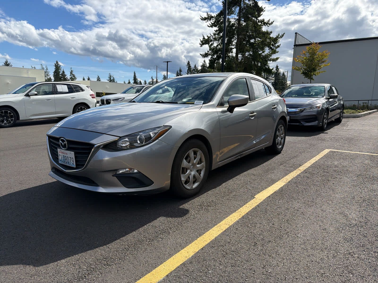 2014 Mazda Mazda3 i Sport Hatchback photo 2