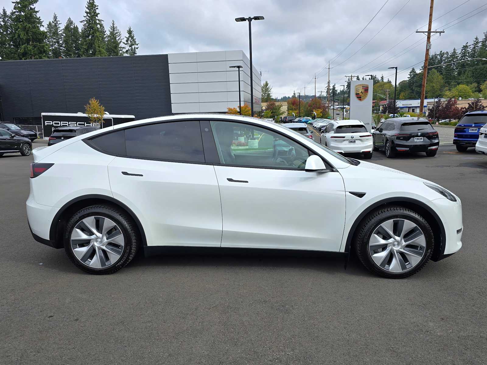 2022 Tesla Model Y Long Range photo 2