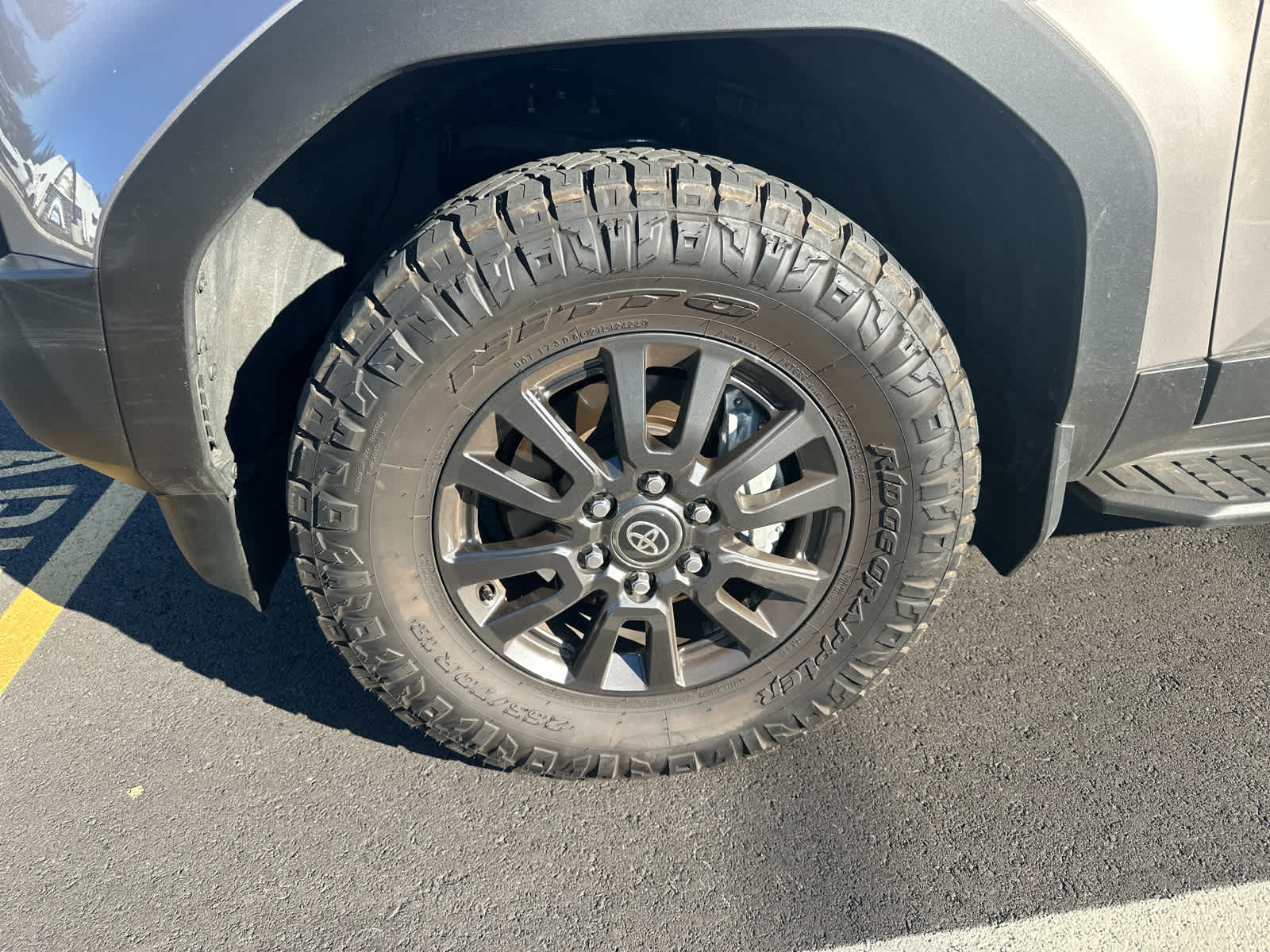 2025 Toyota Highlander Hybrid photo 2