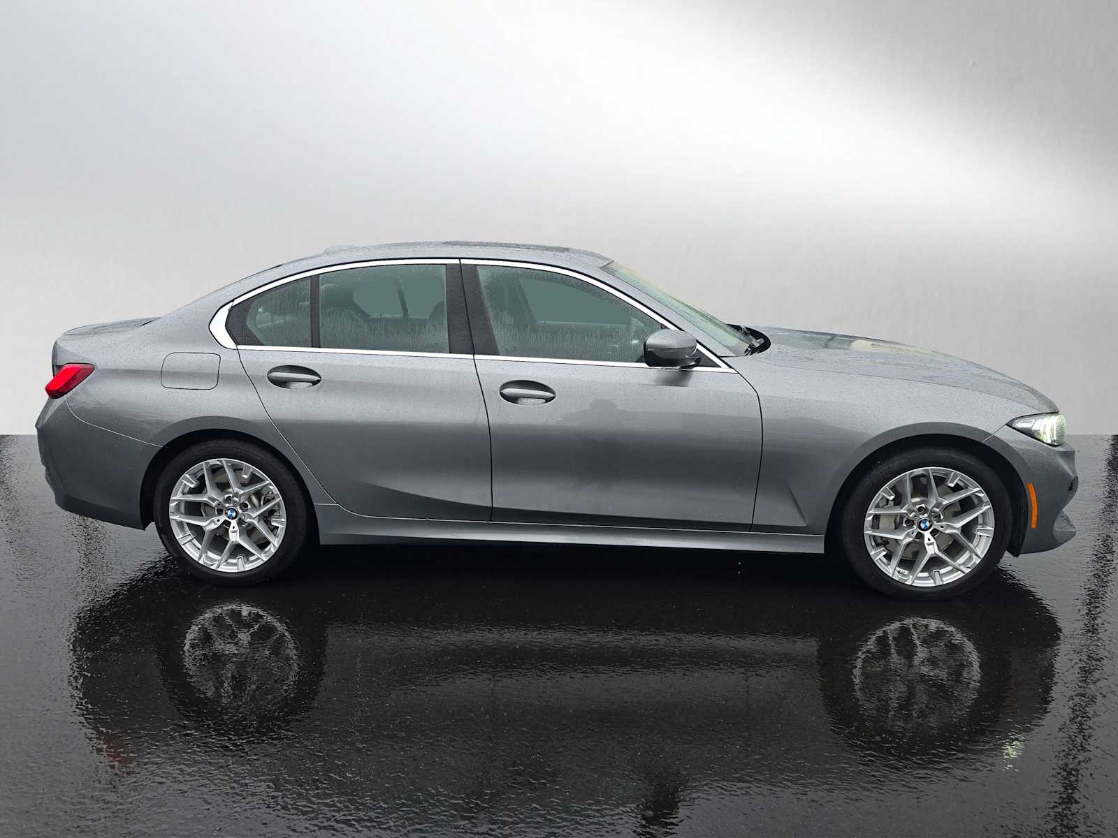 2025 Bmw 330i xDrive Sedan photo 2