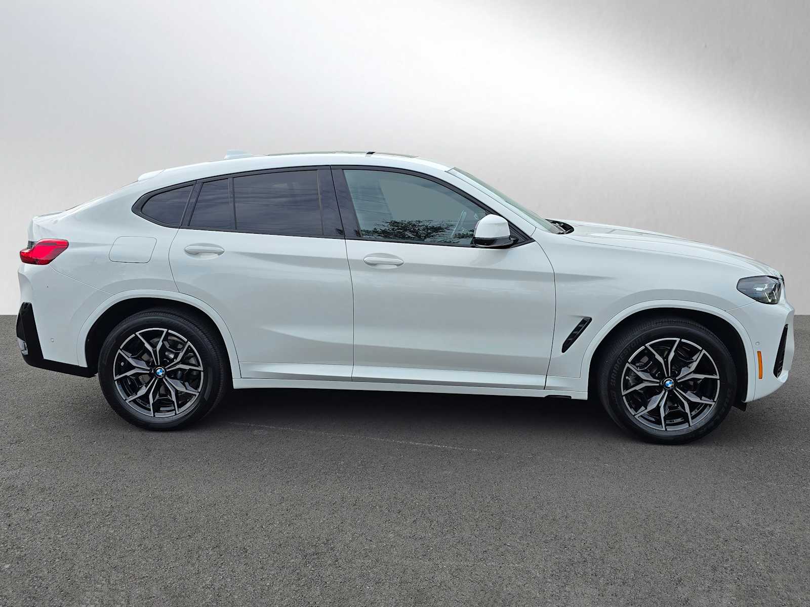 2024 Bmw X4 xDrive30i photo 2