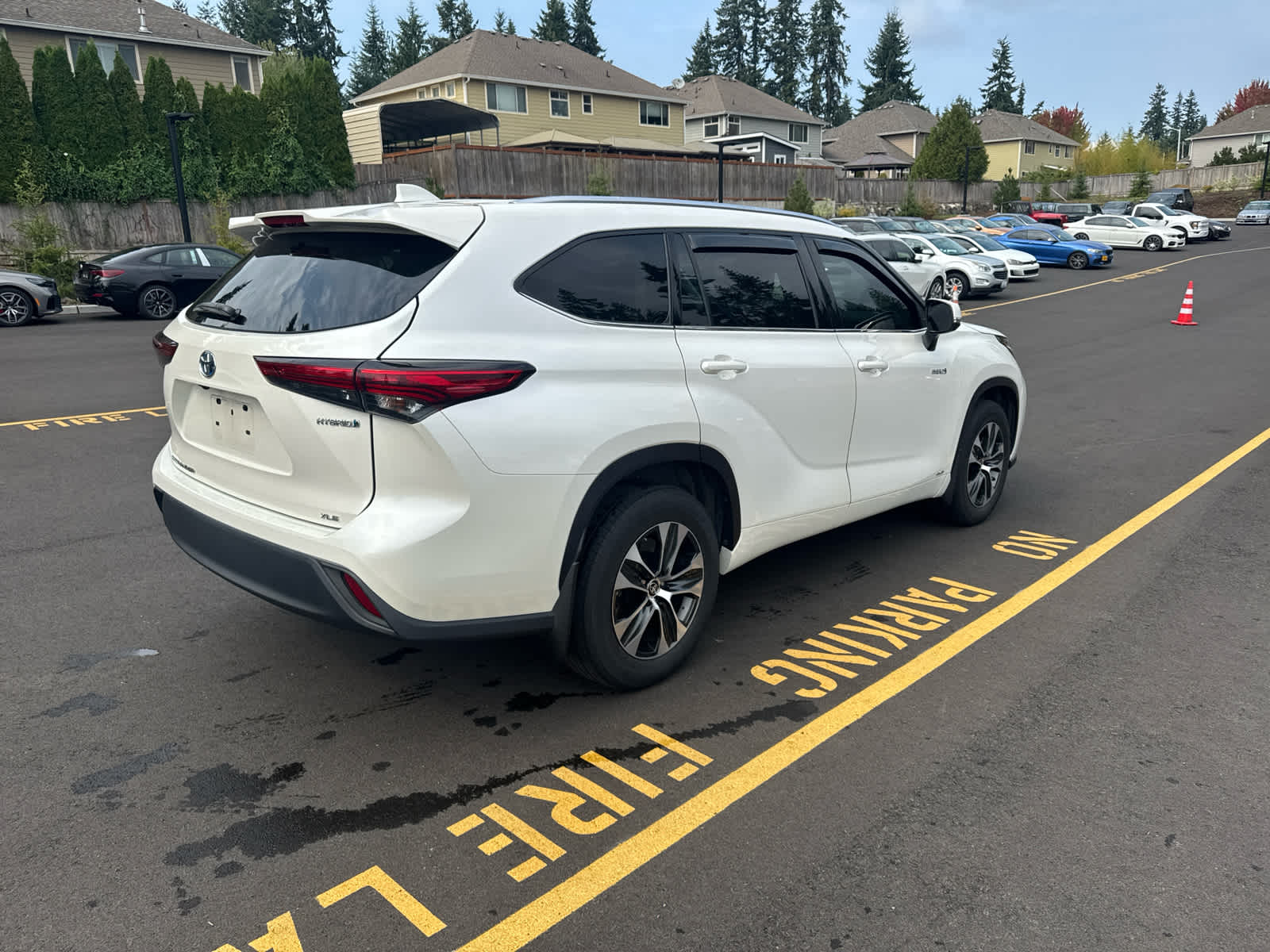 2021 Toyota Highlander Hybrid XLE photo 3