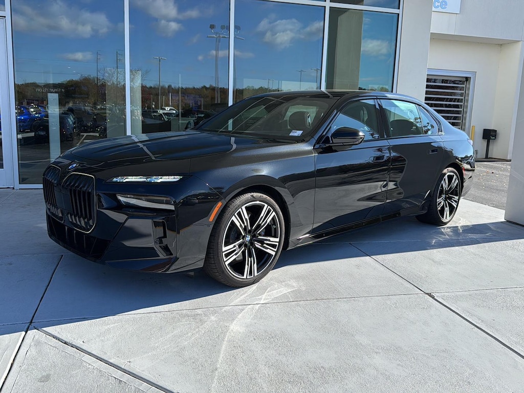 New 2025 BMW 740i xDrive Sedan