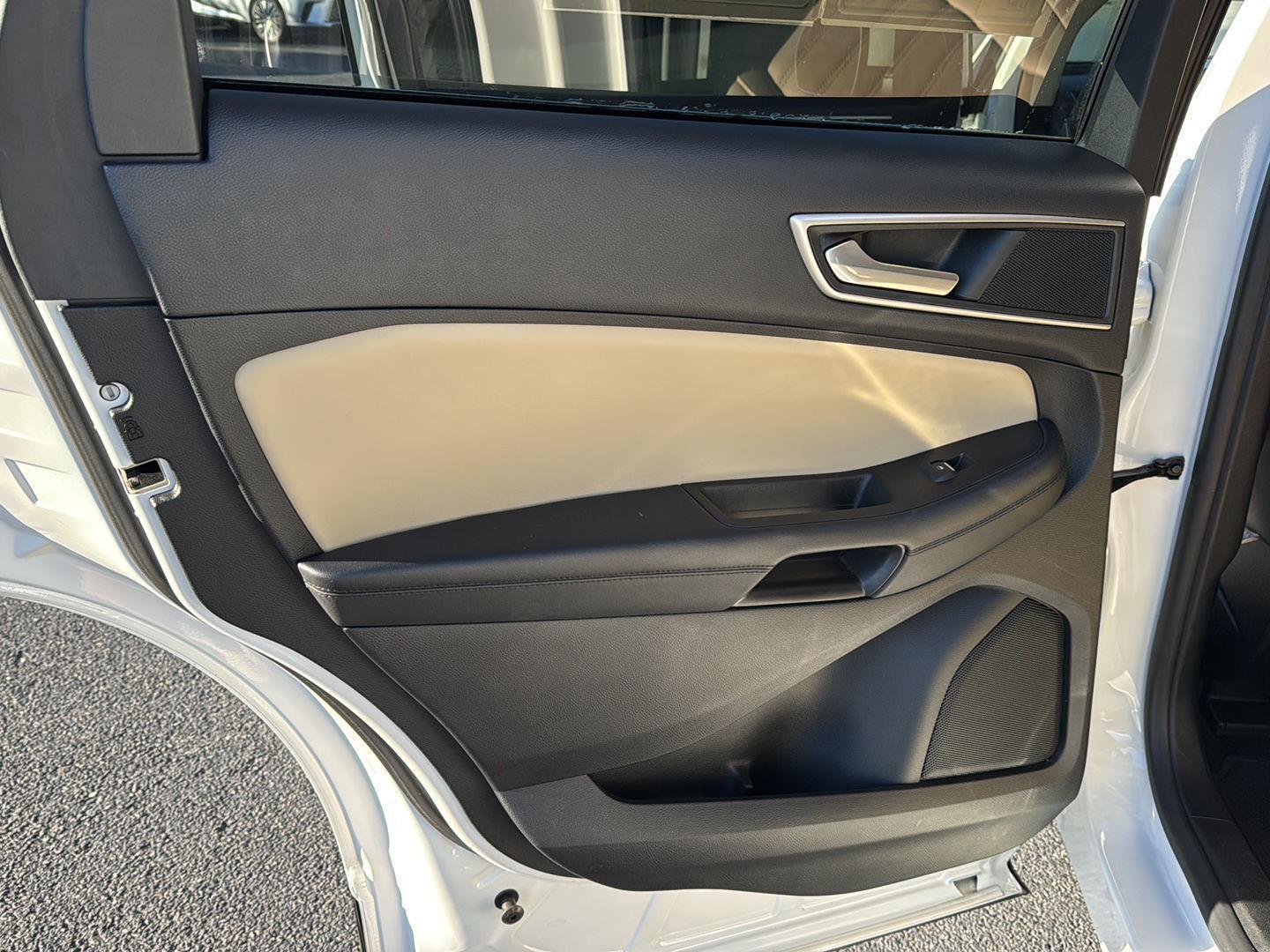 2022 Ford Edge SEL - Photo 16