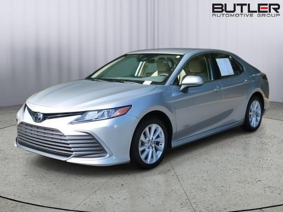 2023 Toyota Camry LE's photo