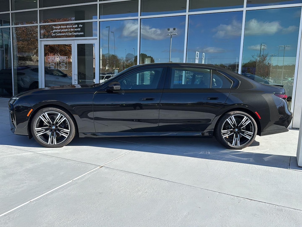New 2025 BMW 740i xDrive Sedan