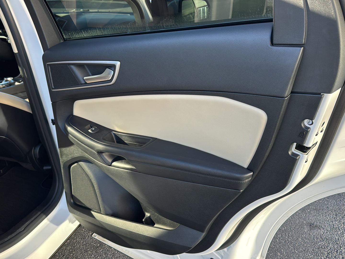 2022 Ford Edge SEL - Photo 14