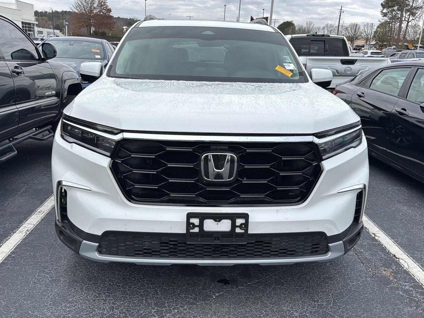 2023 Honda Pilot Touring photo 3