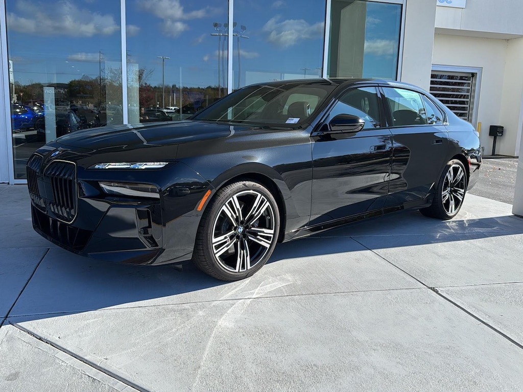 New 2025 BMW 740i xDrive Sedan