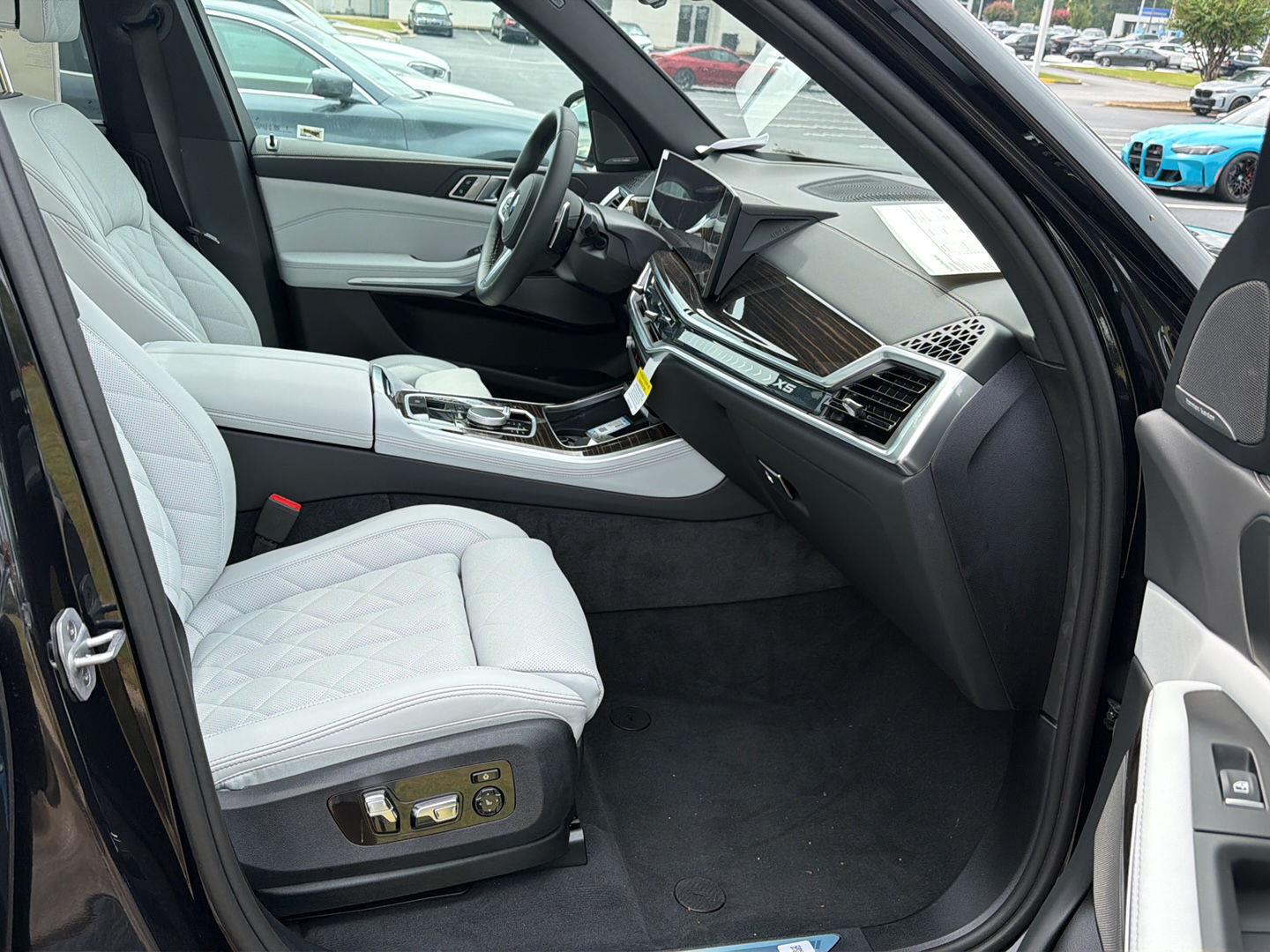 2026 BMW X5 40i - Photo 14
