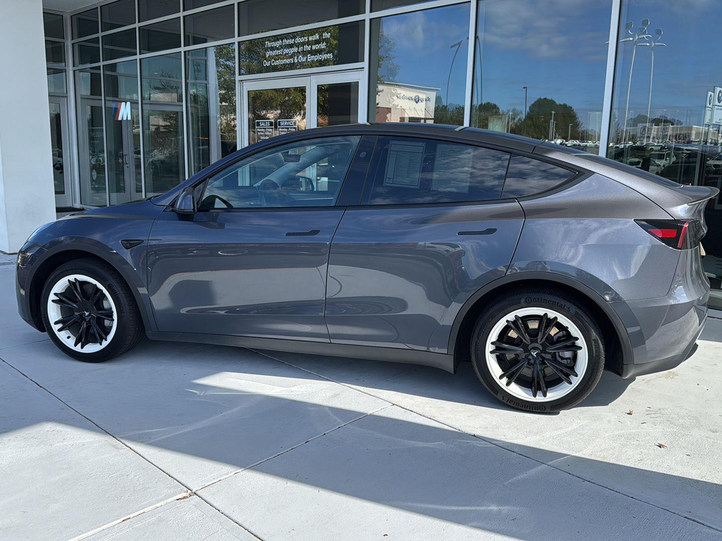 2023 Tesla Model Y Long Range photo 3