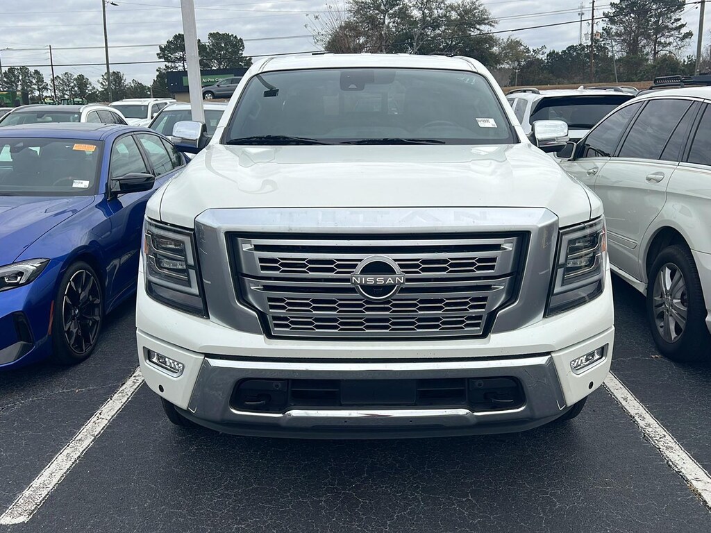 2023 Nissan Titan Platinum Reserve photo 4