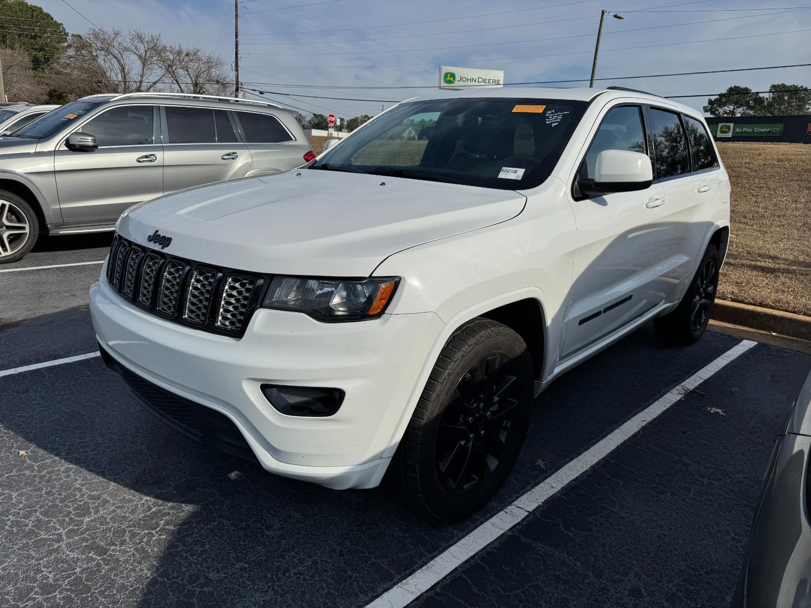 2019 Jeep Grand Cherokee Altitude's photo