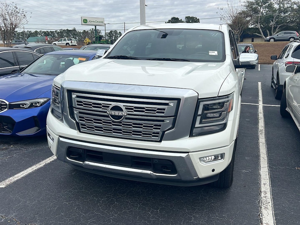 2023 Nissan Titan Platinum Reserve photo 3
