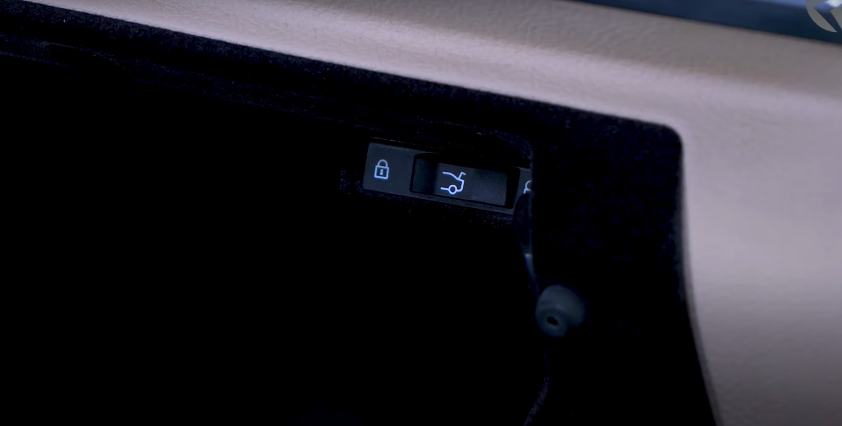 bmw key fob secret hack - lock up valuables.png