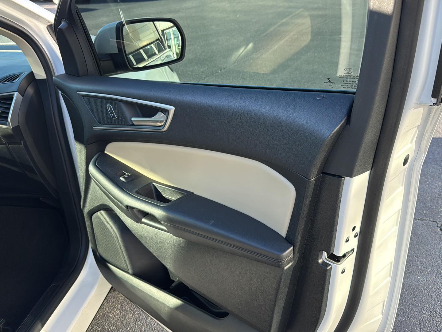 2022 Ford Edge SEL - Photo 13