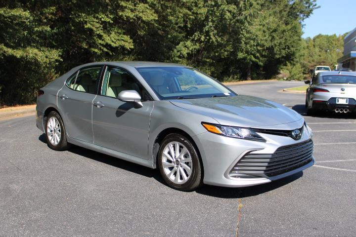 2023 Toyota Camry LE photo 3