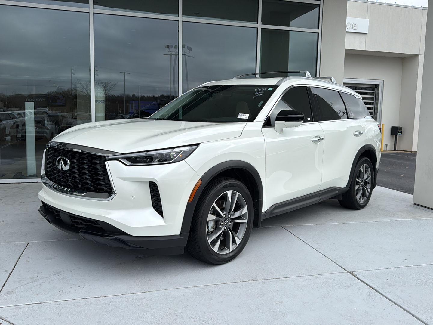 2025 INFINITI QX60 LUXE's photo