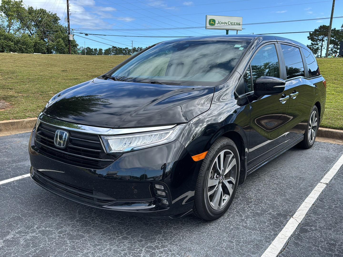 2023 Honda Odyssey Touring photo 2