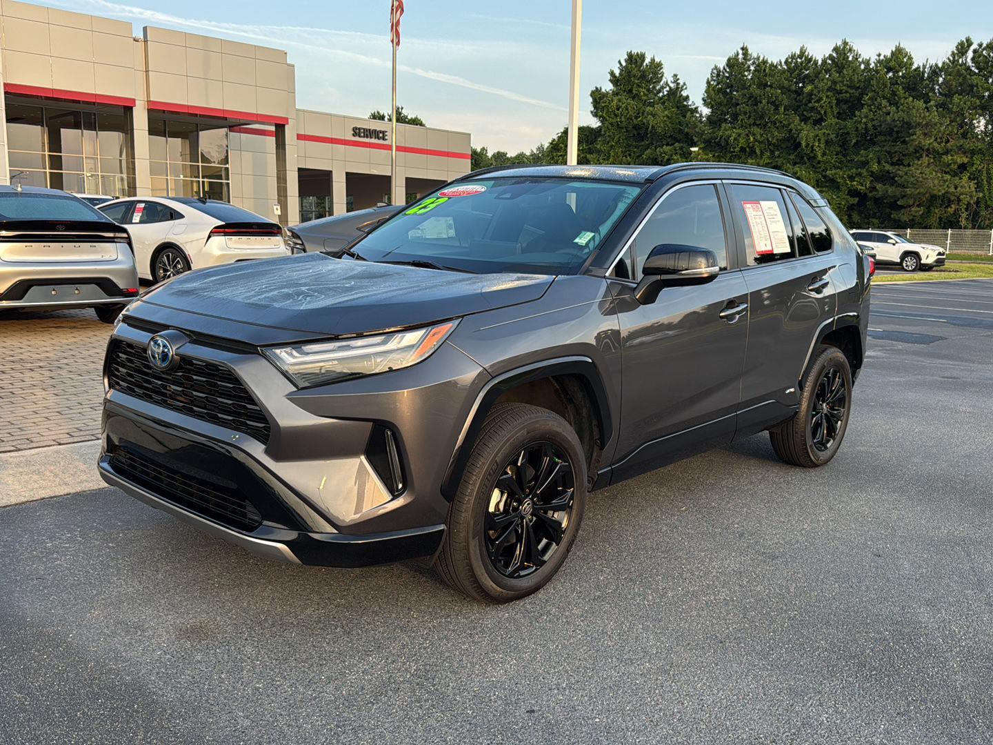 2023 Toyota RAV4 Hybrid XSE photo 2