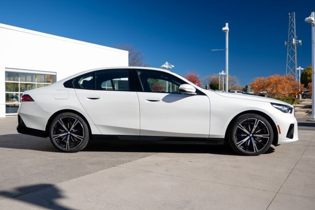 New 2026 BMW 530i xDrive Sedan