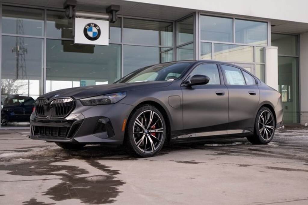 New 2026 BMW 550e xDrive Sedan