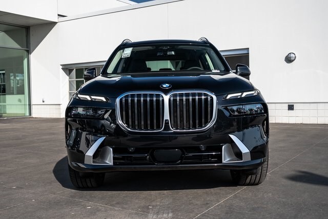 Used 2025 BMW X7 40i with VIN 5UX23EM07S9Z67063 for sale in Milwaukee, WI