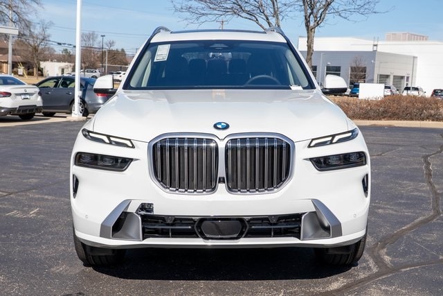 Used 2025 BMW X7 40i with VIN 5UX23EM08S9Z68271 for sale in Milwaukee, WI