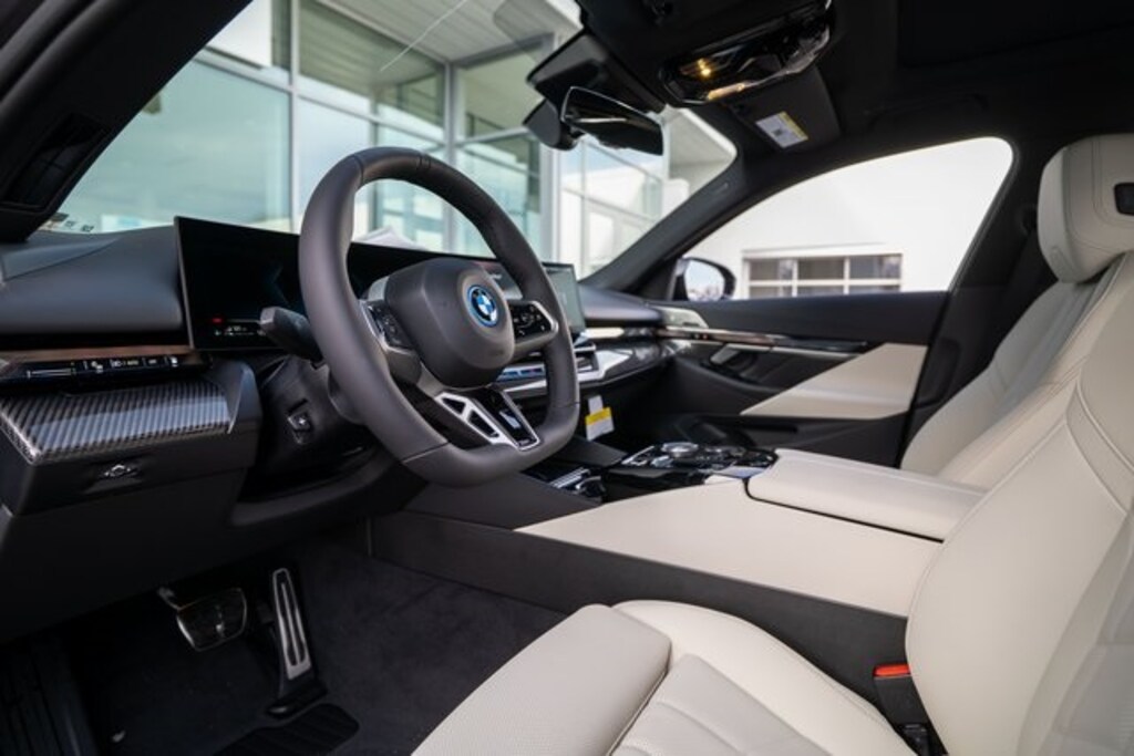 New 2026 BMW 550e xDrive Sedan