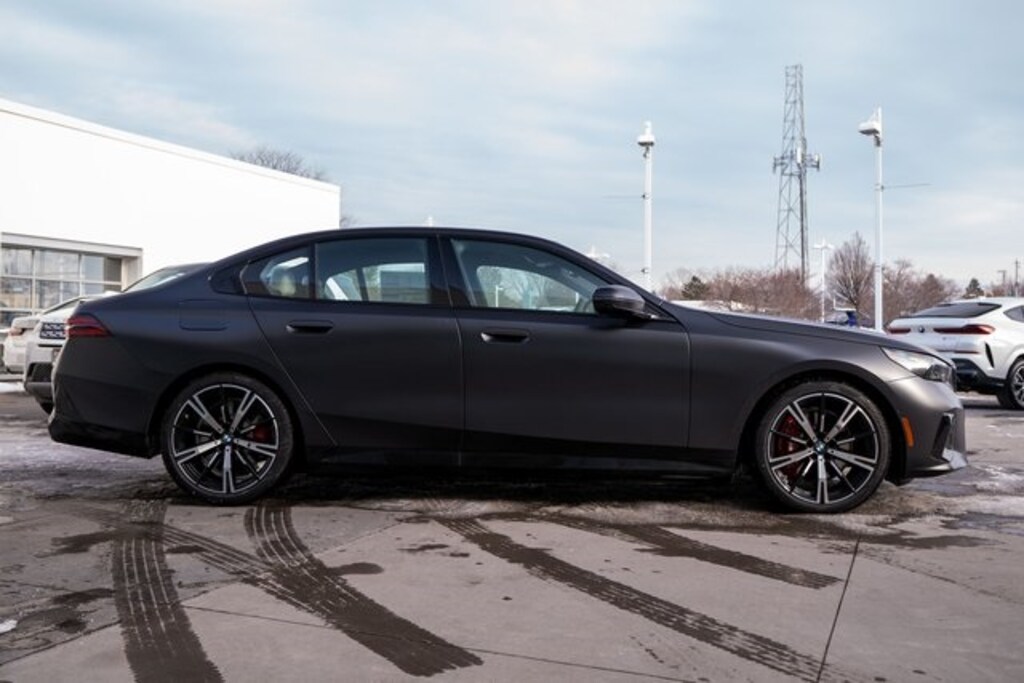 New 2026 BMW 550e xDrive Sedan